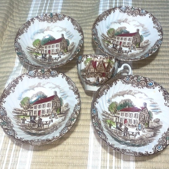 Vintage Style Dinnerware Set with Brown and Cream Design - Picture 2 of 5